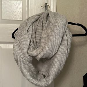 Knit scarf